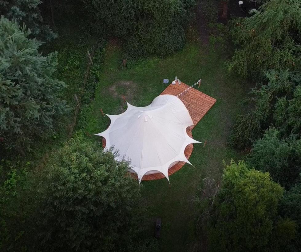 Hotel Glamping V Sadu Sadská Exterior foto